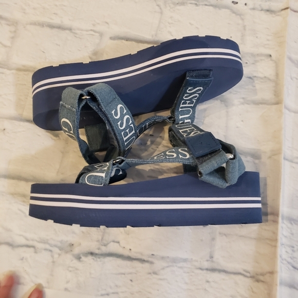 Guess sandals size 5 - Picture 4 of 9